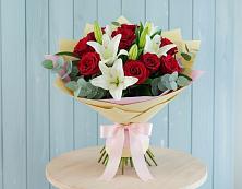 Букет цветов из:  Лилии и Розы в Старобжегокайском