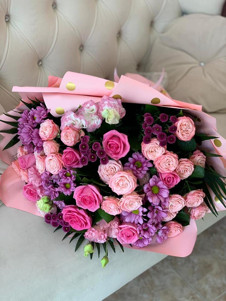 Букет цветов из: Хризантемы, Розы и Лизиантусы в Старобжегокайском