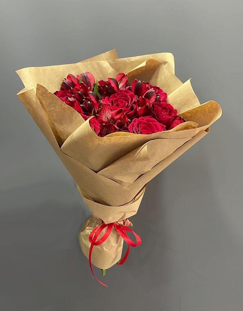 Букет цветов из: Альстромерии и Розы в Старобжегокайском