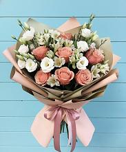 Букет цветов из:  Розы, Альстромерии и Лизиантусы в Старобжегокайском