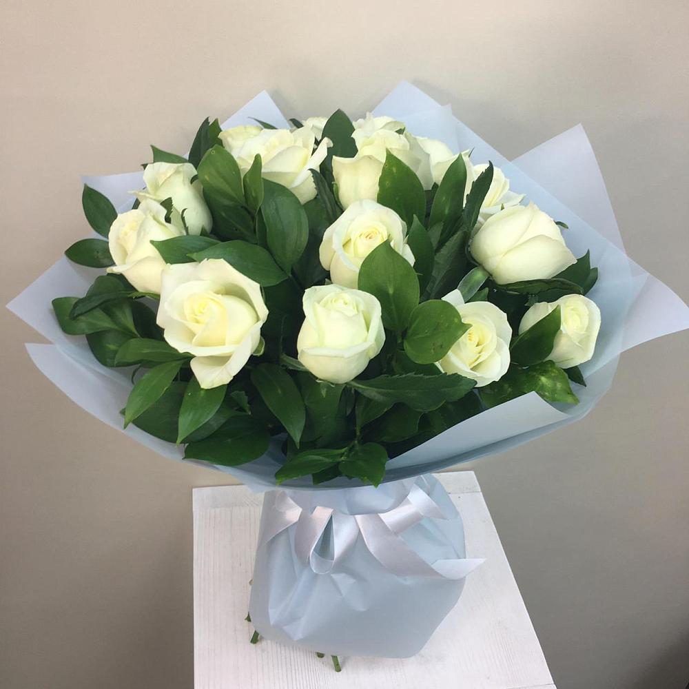 Букет 15 Белых роз Проуд в Старобжегокайском