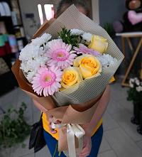 Букет цветов из:  Герберы, Розы и Хризантемы в Старобжегокайском