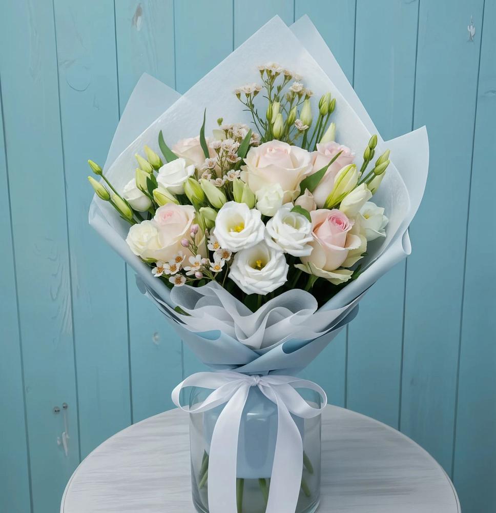 Букет цветов из: Розы и Лизиантусы в Старобжегокайском