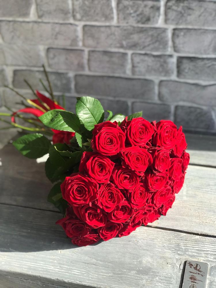 Букет Красные розы Фридом в Старобжегокайском