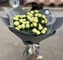 Букет Белые кустовые розы Солинеро в Старобжегокайском