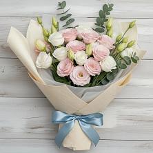 Букет цветов из:  Лизиантусы в Старобжегокайском