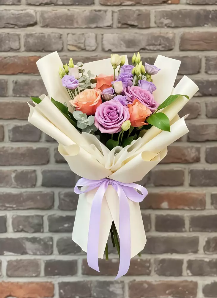 Букет цветов из: Лизиантусы и Розы в Старобжегокайском