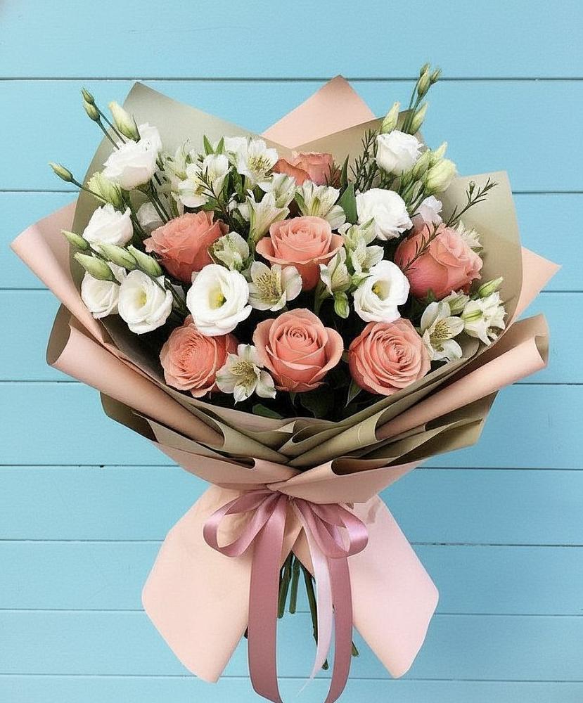 Букет цветов из: Розы, Альстромерии и Лизиантусы в Старобжегокайском