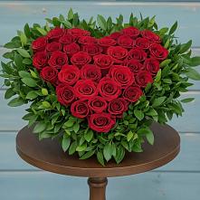 Цветочная композиция из Розы в виде сердца в Старобжегокайском