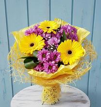 Букет цветов из:  Хризантемы и Герберы в Старобжегокайском
