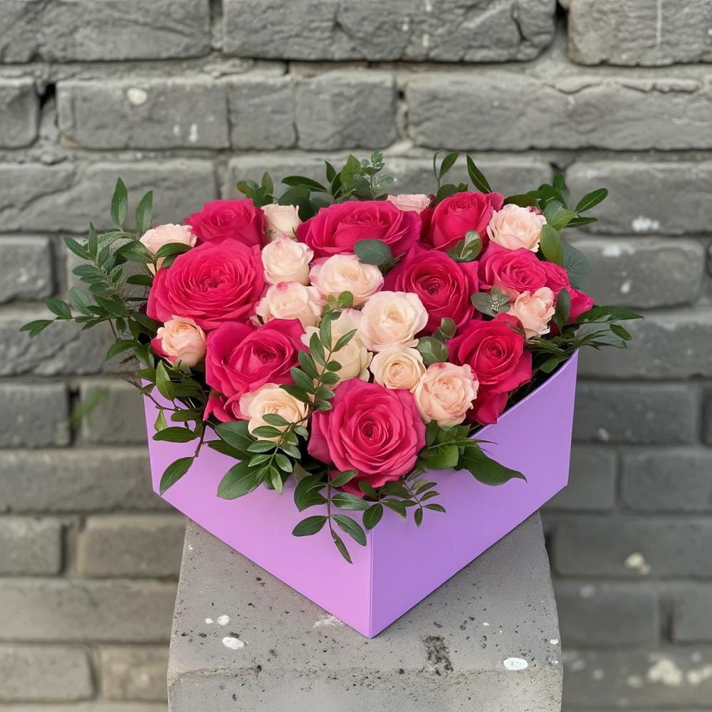 Цветочная композиция из Розы в коробке в Старобжегокайском