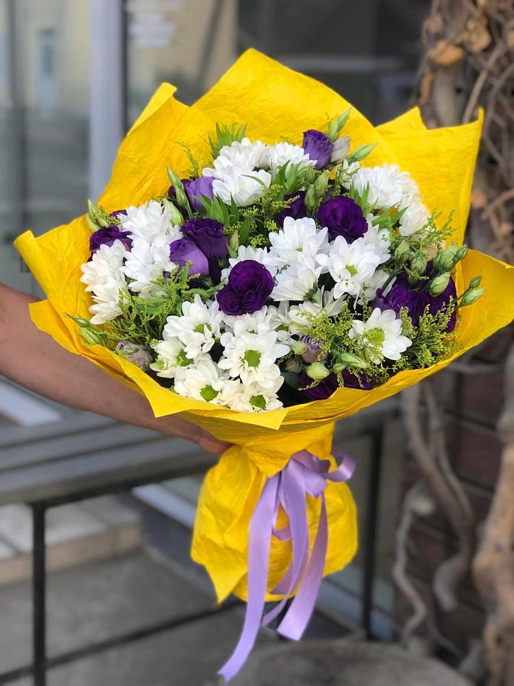 Букет цветов из: Ирисы, Хризантемы и Ромашки в Старобжегокайском