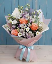 Букет цветов из:  Лизиантусы, Розы, Альстромерии и Гипсофила в Старобжегокайском