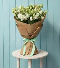 Букет цветов из:  Лизиантусы в Старобжегокайском