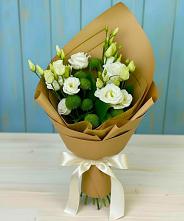 Букет цветов из:  Хризантемы и Лизиантусы в Старобжегокайском