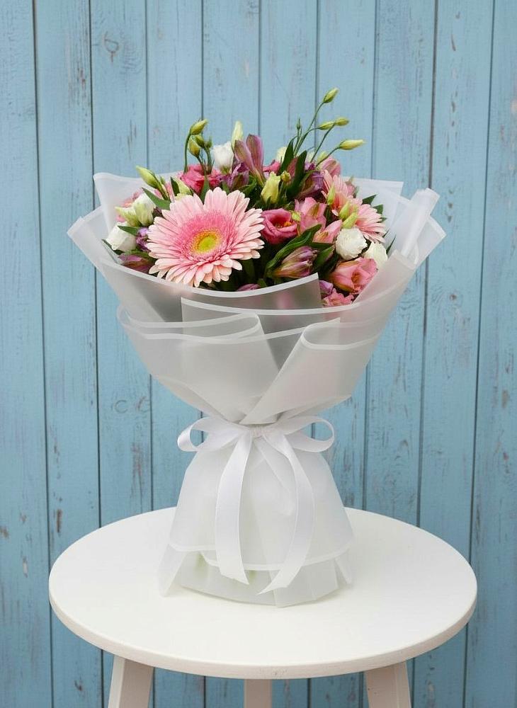 Букет цветов из: Герберы, Альстромерии и Лизиантусы в Старобжегокайском