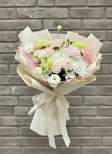 Букет цветов из:  Гвоздики, Розы, Лизиантусы и Хризантемы в Старобжегокайском