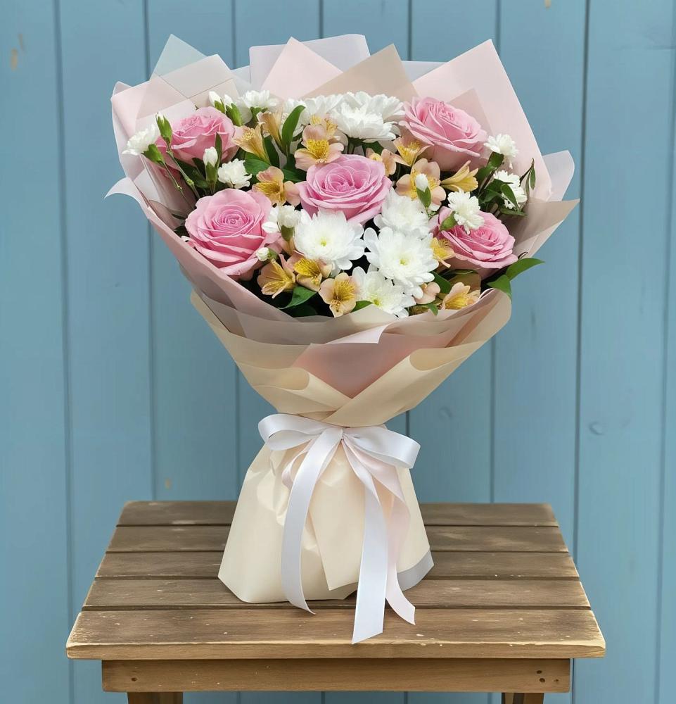 Букет цветов из: Гвоздики, Орхидеи и Розы в Старобжегокайском