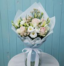 Букет цветов из:  Розы и Лизиантусы в Старобжегокайском