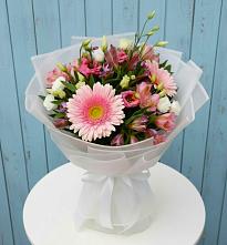 Букет цветов из:  Герберы, Альстромерии и Лизиантусы в Старобжегокайском