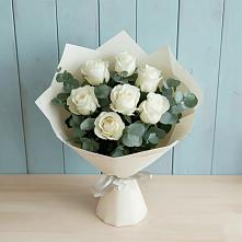 Букет Белые розы в Эвкалипте в Старобжегокайском