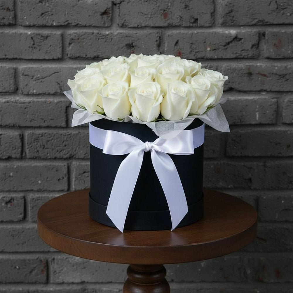 Цветочная композиция из Розы в шляпной коробке в Старобжегокайском