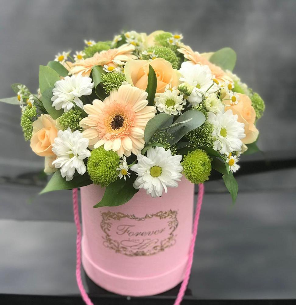 Цветочная композиция из Розы, Герберы и Хризантемы в шляпной коробке в Старобжегокайском