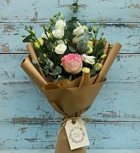 Букет цветов из:  Розы и Лизиантусы в Старобжегокайском