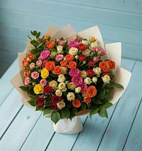 Букет Микс из разноцветных кустовых роз в Старобжегокайском