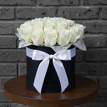 Цветочная композиция из Розы в шляпной коробке в Старобжегокайском