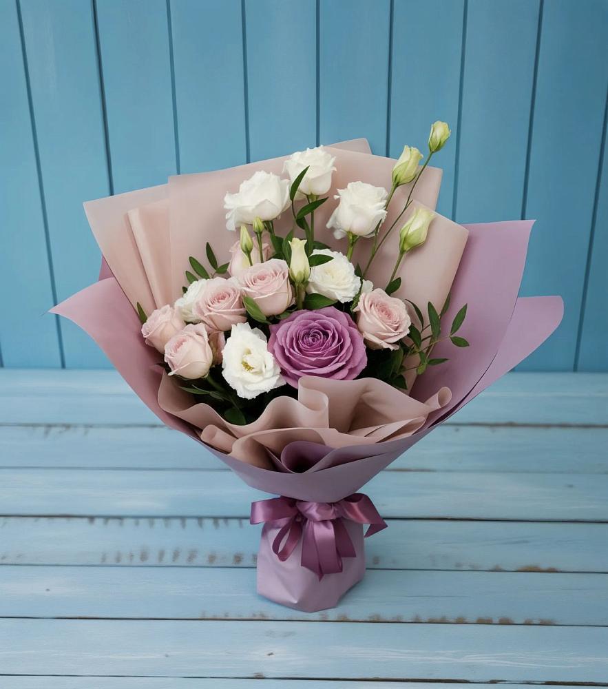 Букет цветов из: Розы и Лизиантусы в Старобжегокайском