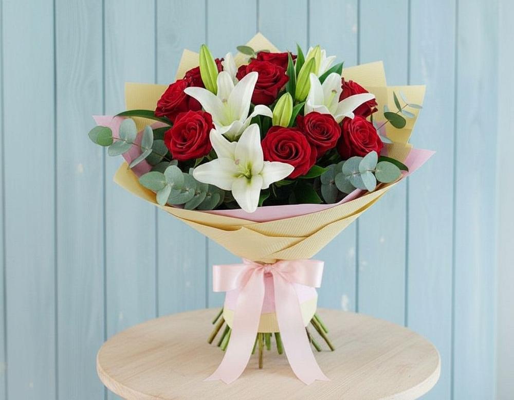 Букет цветов из: Лилии и Розы в Старобжегокайском